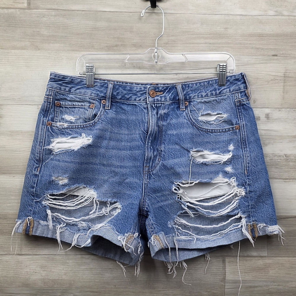 American Eagle Destroyed Medium Wash Tom Girl Shorts Womens Size 12 - Picture 10 of 15